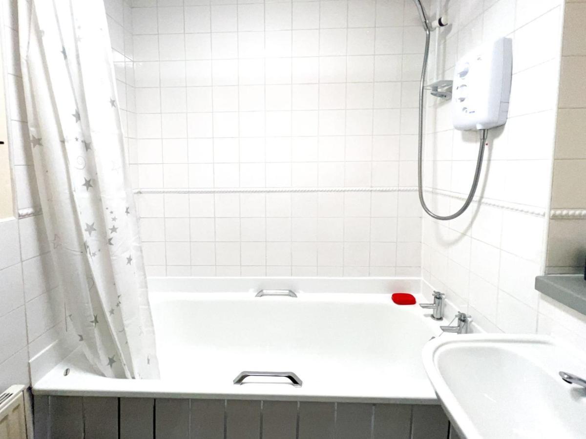 2 Bedroom - River Clyde Home - Parking Glasgow Extérieur photo