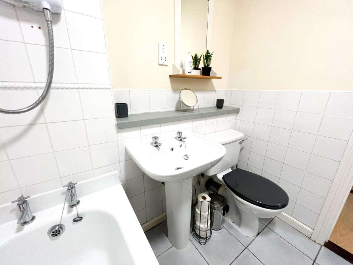 2 Bedroom - River Clyde Home - Parking Glasgow Extérieur photo